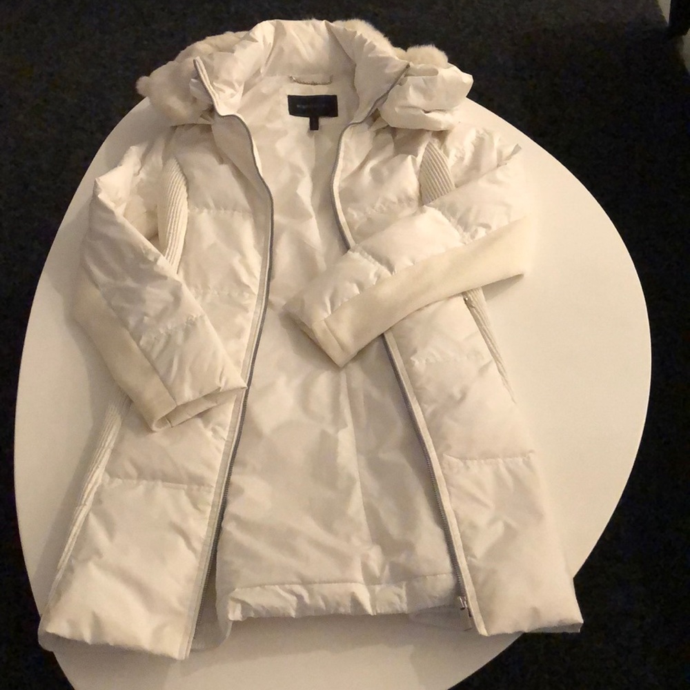 COPY - BCBG White puffer coat with fur fur collar sz XS